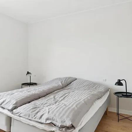 Spacious In With Free Parking