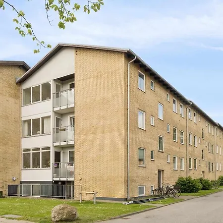 Spacious In With Free Parking Risskov