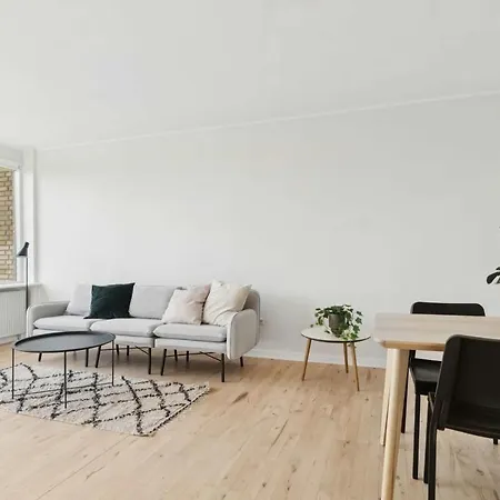 Spacious In With Free Parking